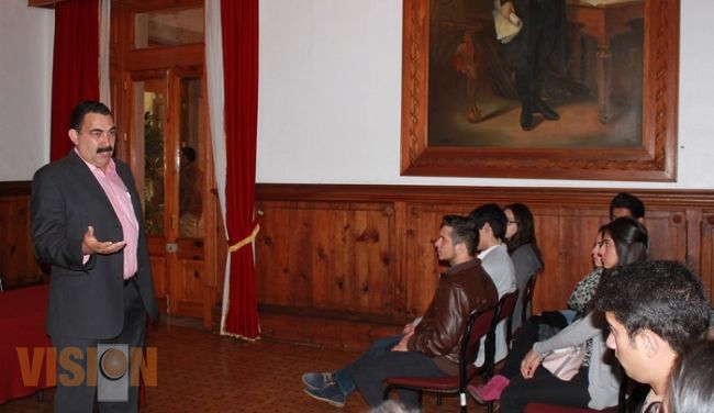 Diputado Sebastián Naranjo invita a jóvenes a interesarse en vida política del Estado
