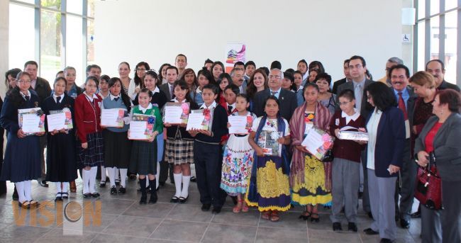 Reconocen a la comunidad estudiantil por su participación en el programa de lectura científica.