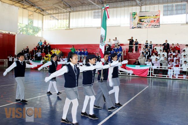 Se lleva a cabo en la Unidad Deportiva la muestra de escoltas de primaria