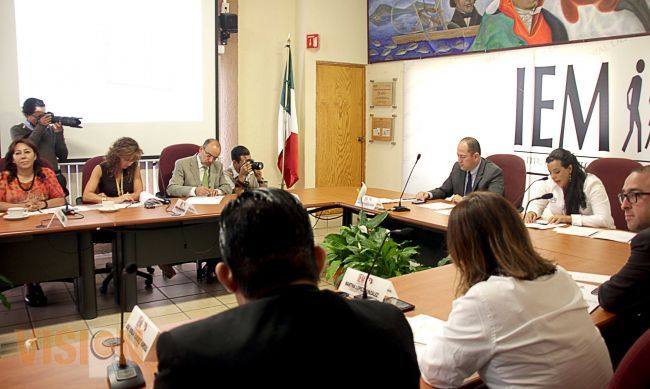 Recibe IEM mil 735 solicitudes para votar desde el extranjero.
