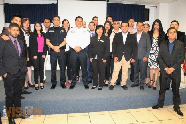 Imparten conferencia 