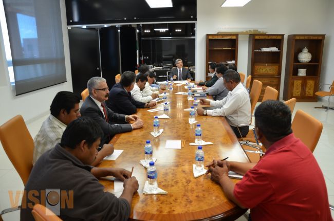 Se reúne Magaña de la Mora con integrantes de Comisión de Pueblos Indígenas del Congreso. 
