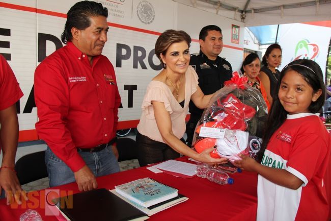 DIF municipal entrega apoyos sociales, con inversión histórica del programa Hábitat