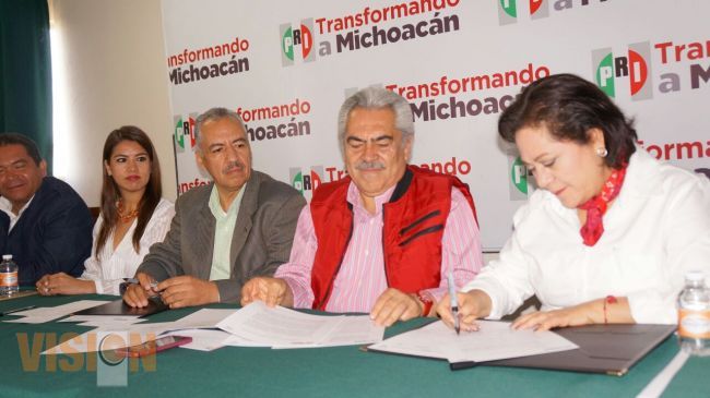 Priistas firmaron el acuerdo para la consolidación de la democracia paritaria 
