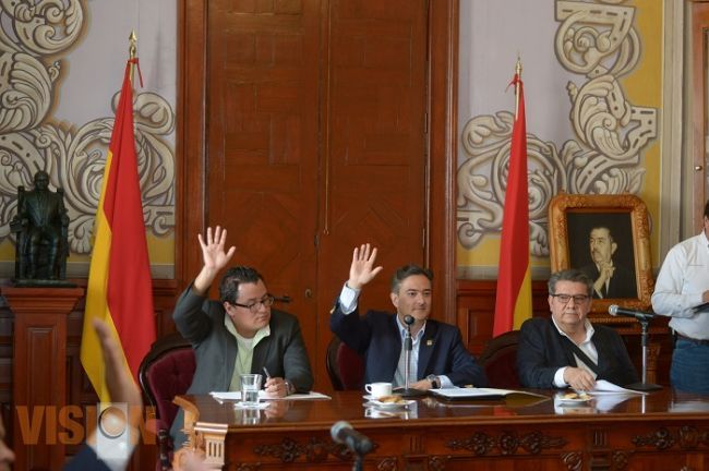 Aprueban licencia a Fernando Orozco, se incorpora como diputado local suplente