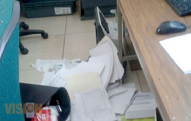 Causan destrozos en Rentas del Estado 