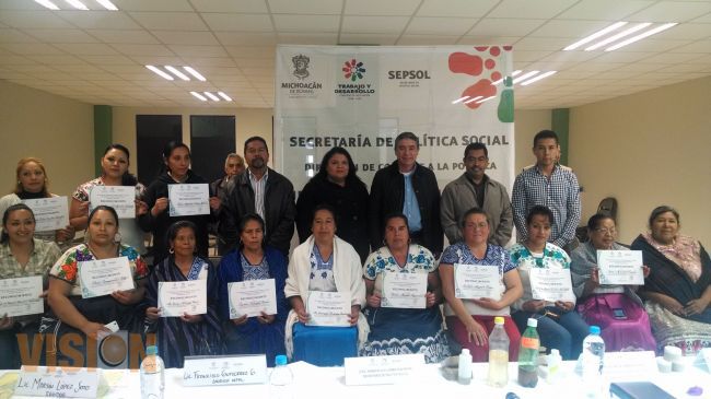 Sepsol entrega reconocimientos del programa “prácticas de medicina tradicional”.