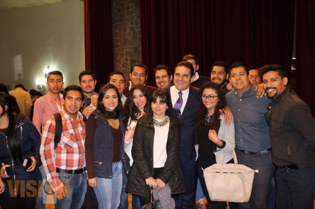 Magistral conferencia imparte Silvano ante más de 500 estudiantes.