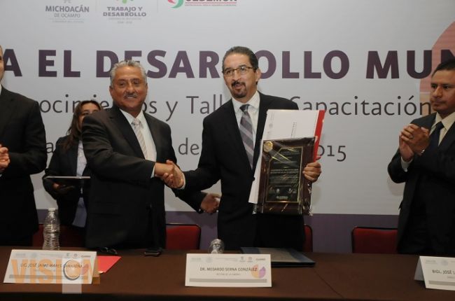 Reconoce Gobernación trabajo de la UMSNH en capacitación municipal