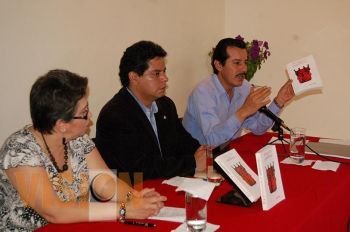 Presentó AMIPAC el libro Michoacanos en la administración pública 