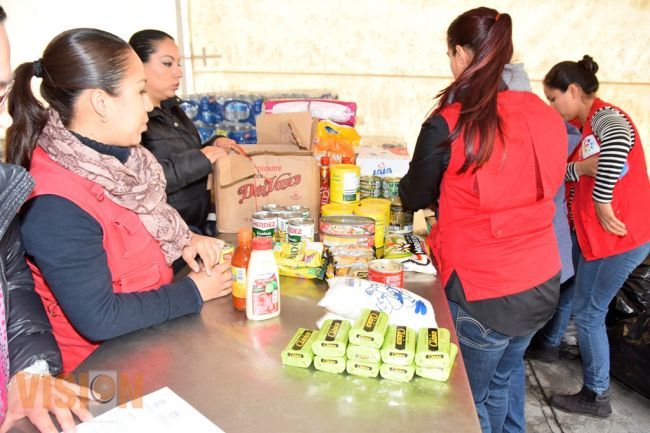 Continúan labores en el centro de acopio del sistema DIF Michoacán.