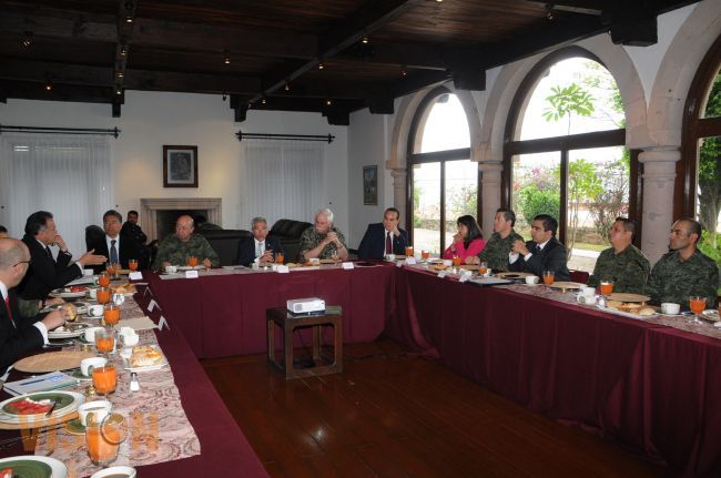 Ratifican objetivo de regularizar grupos de autodefensa a través de fortalecimiento de fuerza rural