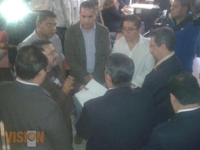Conjuran huelga en la UMSNH, rector signa convenio con SUEUM 
