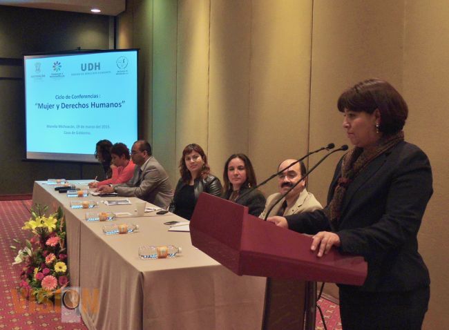 Inauguran Foro la mujer y los derechos humanos.