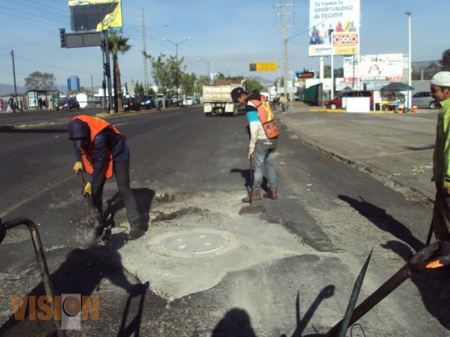 Aplica Ayuntamiento 370 toneladas de mezcla asfáltica contra los baches.