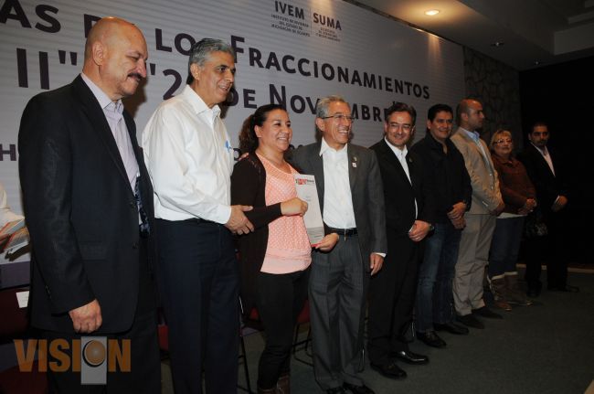 Reciben sus escrituras colonos de La Nueva Aldea II y 20 de Noviembre, en Morelia.