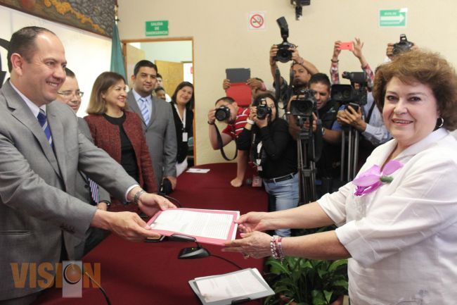 Se registra María de la Luz ante IEM, Dirigencia Nacional le da la espalda 