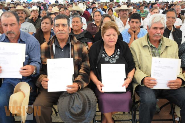 379 Productores reciben indemnizaciones por cultivos afectados en lluvias en 2013.