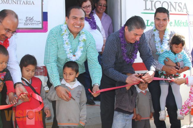 Inauguran expendio de leche en San Nicolás de Obispo.