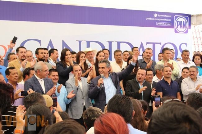 Candidatos a Diputados locales y Alcaldes del PAN se registran ante IEM