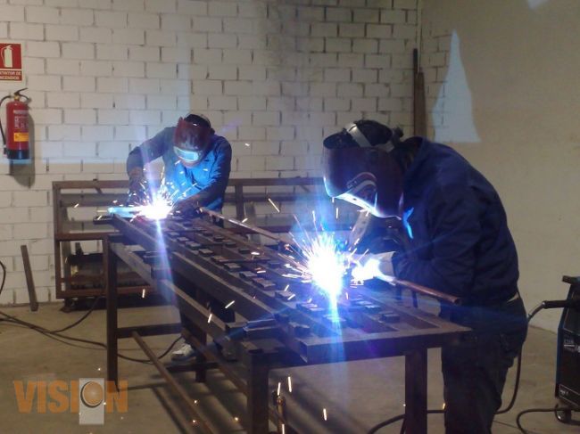 Diplomado de Soldadura y curso de lenguajes de programación en la UMSNH