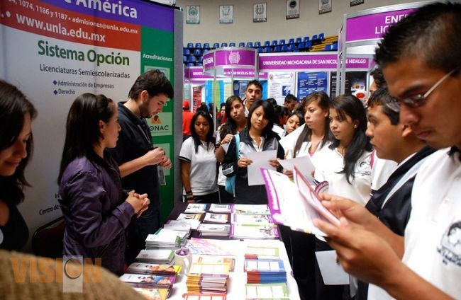 UMSNH ayuda a elegir carrera a estudiantes de bachillerato