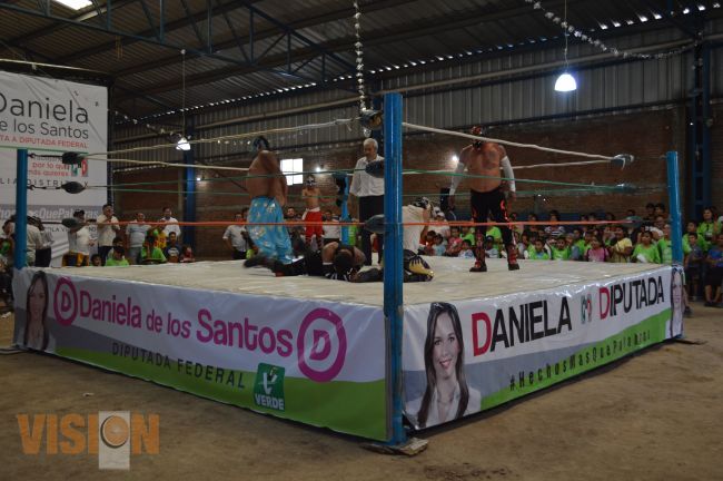 Convive Daniela de los Santos con habitantes del Puerto de Buena Vista 
