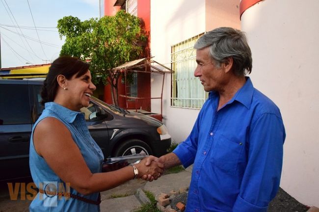 Recorrió Cocoa Calderón sólo 3 colonias en Uruapan 