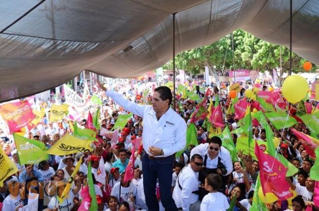 Silvano mejorará en un año el nivel de vida de las familias del Campo en Michoacán