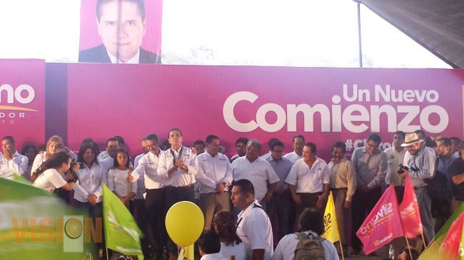 Compromete Silvano Aureoles regularizar terrenos en colonias populares de Uruapan 