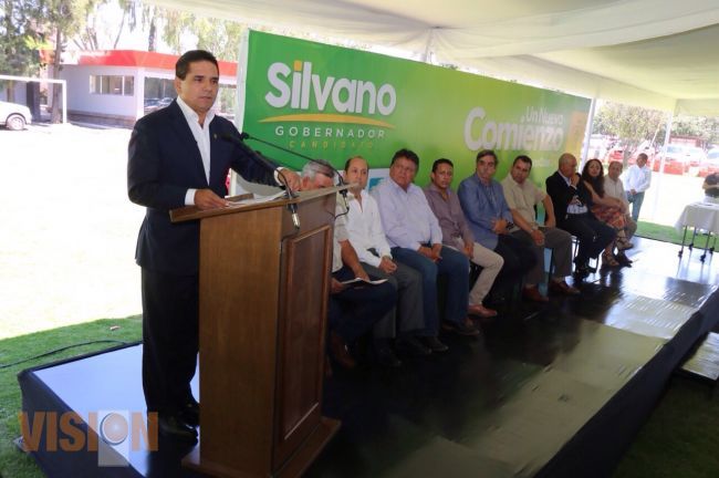 Firma Silvano Aureoles 6 compromisos con la Industria de la Construcción 