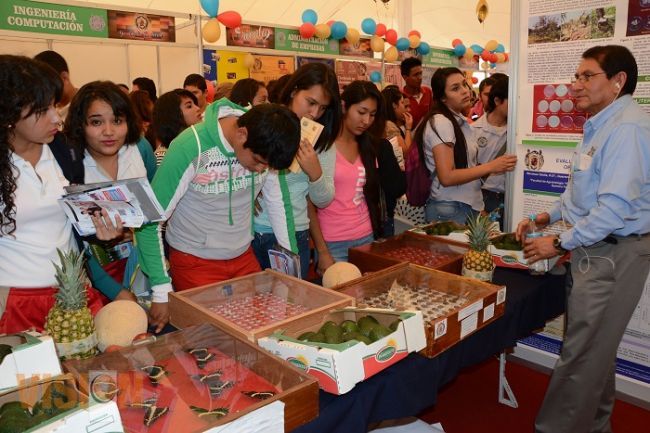 Excelente respuesta de la comunidad educativa hacia la Expo Orienta 2015