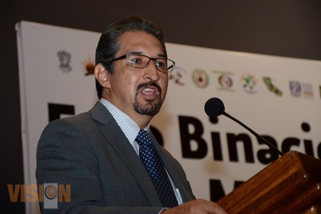 Ofrece la UMSNH apoyo para educación a distancia a los migrantes michoacanos