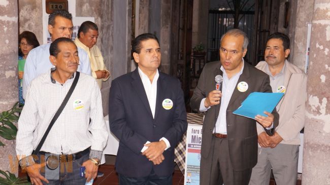 Silvano Aureoles promoverá reformar la Ley Electoral para abrir  espacio a 4 diputados migrantes