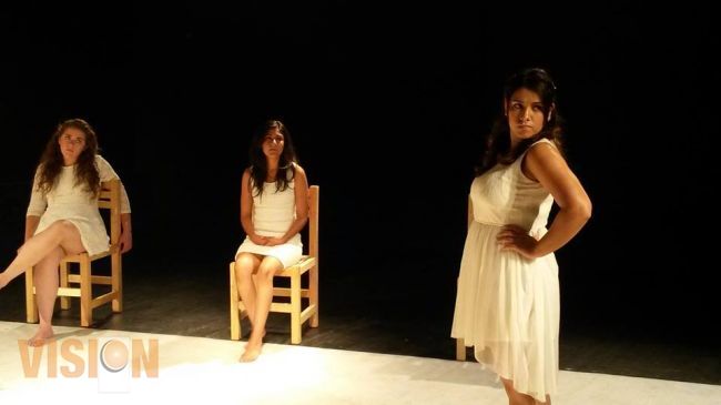 Alumnos de la Facultad Popular de Bellas Artes, presentan puesta en escena