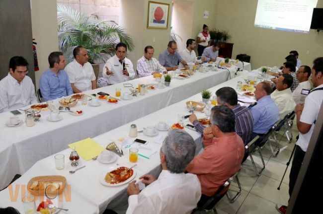 Silvano se reúne con la Coparmex de Zamora‏
