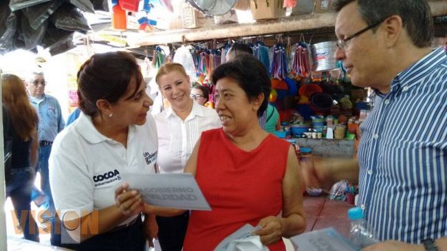 Luisa María Calderón del PAN de gira por Tierra Caliente, cerca de los ciudadanos