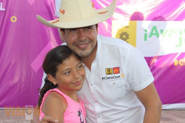 Un gobierno del pueblo, no de políticos : Carlos Paredes Correa
