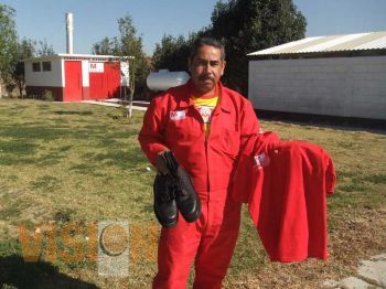 Entregan uniformes a empleados de control canino