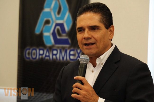 Ofrece Silvano su capacidad de gestión para resolver demandas de empresarios