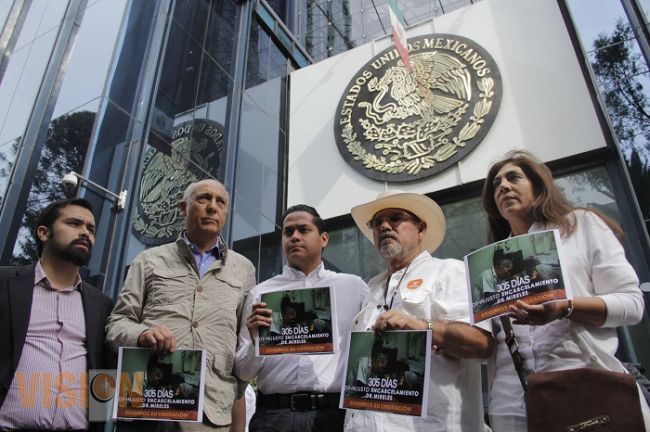 Realizan ayuno de 24 horas candidatos de Movimiento Ciudadano en la PGR 