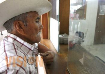 Destacan adultos mayores en pago del predial en Uruapan