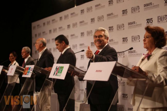 Chon Orihuela resulta triunfador en el debate, ofrece poner orden