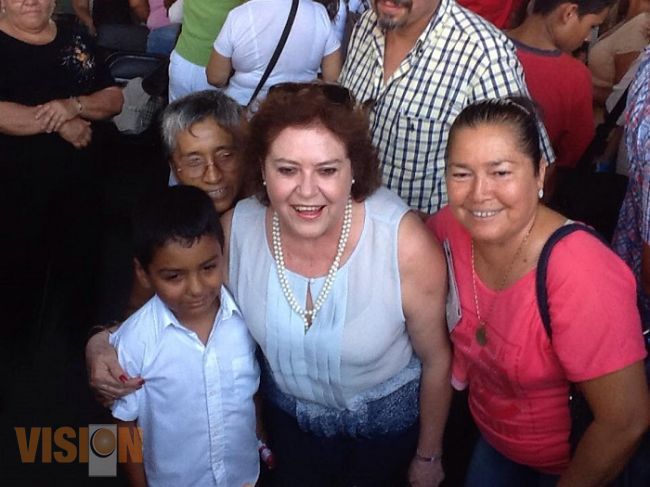 Refrenda María de la Luz su apoyo a viudas y huerfanos de Tierra Caliente