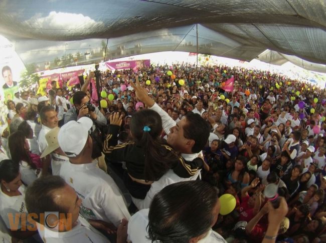 Festeja Silvano alos niños en su día, gran concentración en Villas del Pedregal 