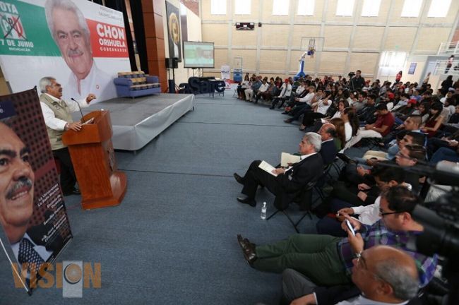 Se compromete Chon Orihuela a buscar mejores oportunidades de empleo para jóvenes universitarios