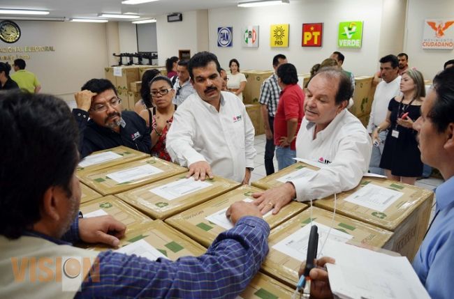 Consejo Local de Michoacán entrega Lista Nominal a Consejo Distritales