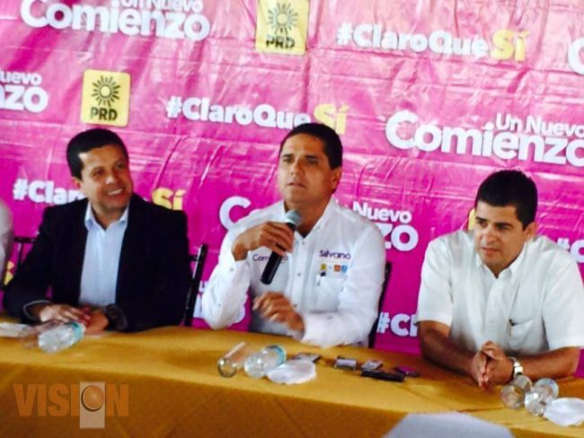 Panistas destacados se adhieren a campaña de Silvano Aureoles