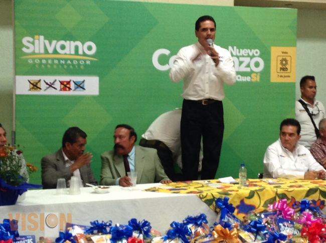 Silvano acusa a los panistas de guerra sucia en su contra por foto en redes sociales