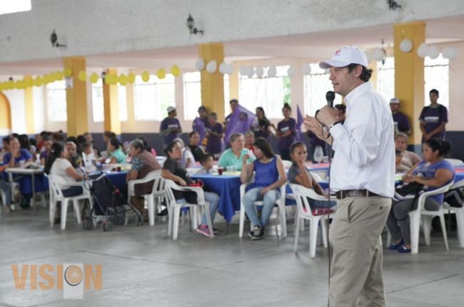 Impulso a madres de familia a través de microcréditos brinda Alfonso Martínez